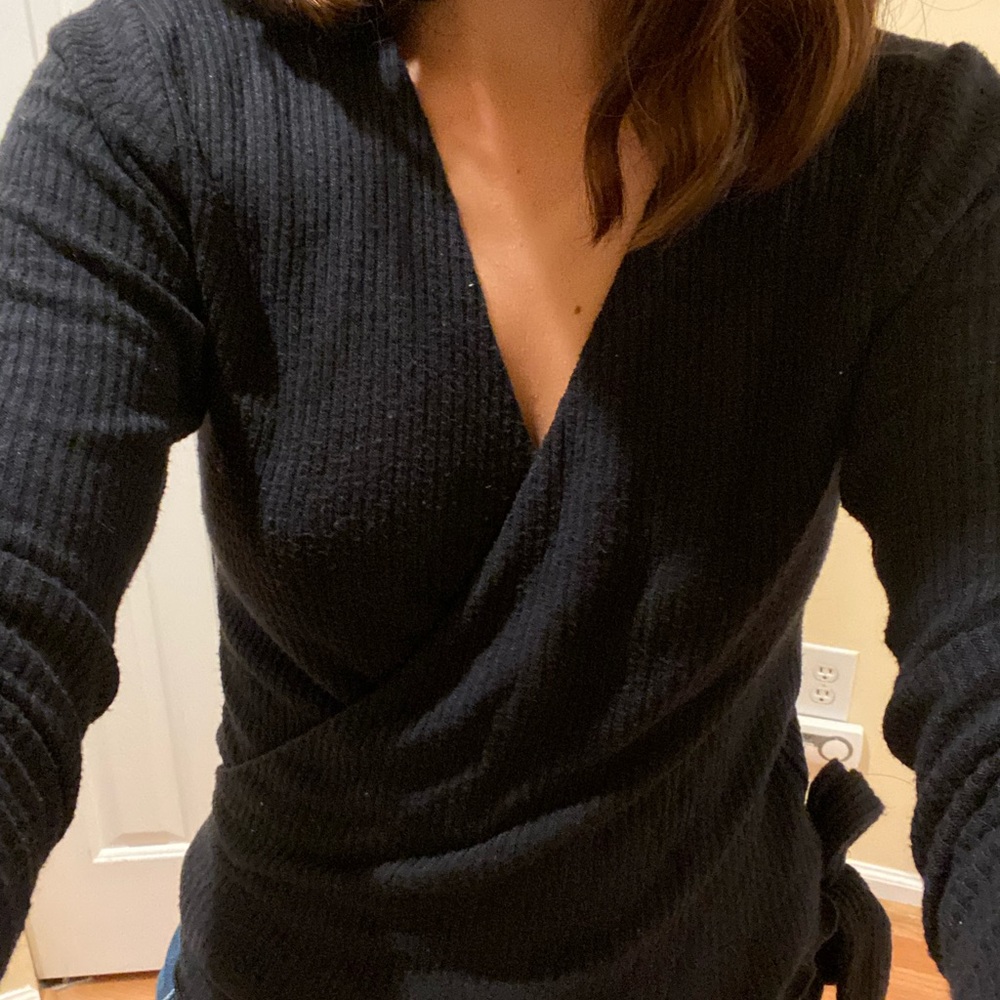 Abercrombie & Fitch Black Tie Front Cropped Top